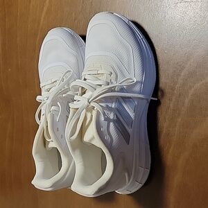 Addidas Womens tennis shoe